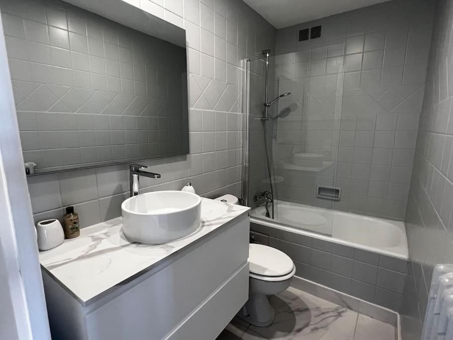 Appartamento T2 Lumineux Refais A Neuf Avec Parking ! Lorient Esterno foto